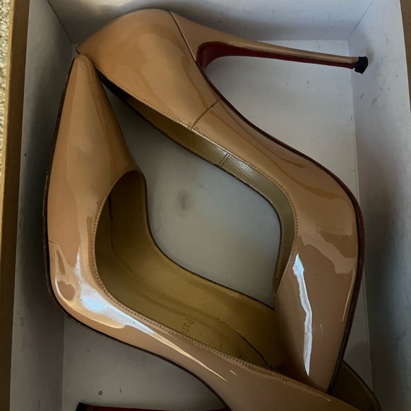 Christian Louboutin Nude So Kate - Picture 3 of 8